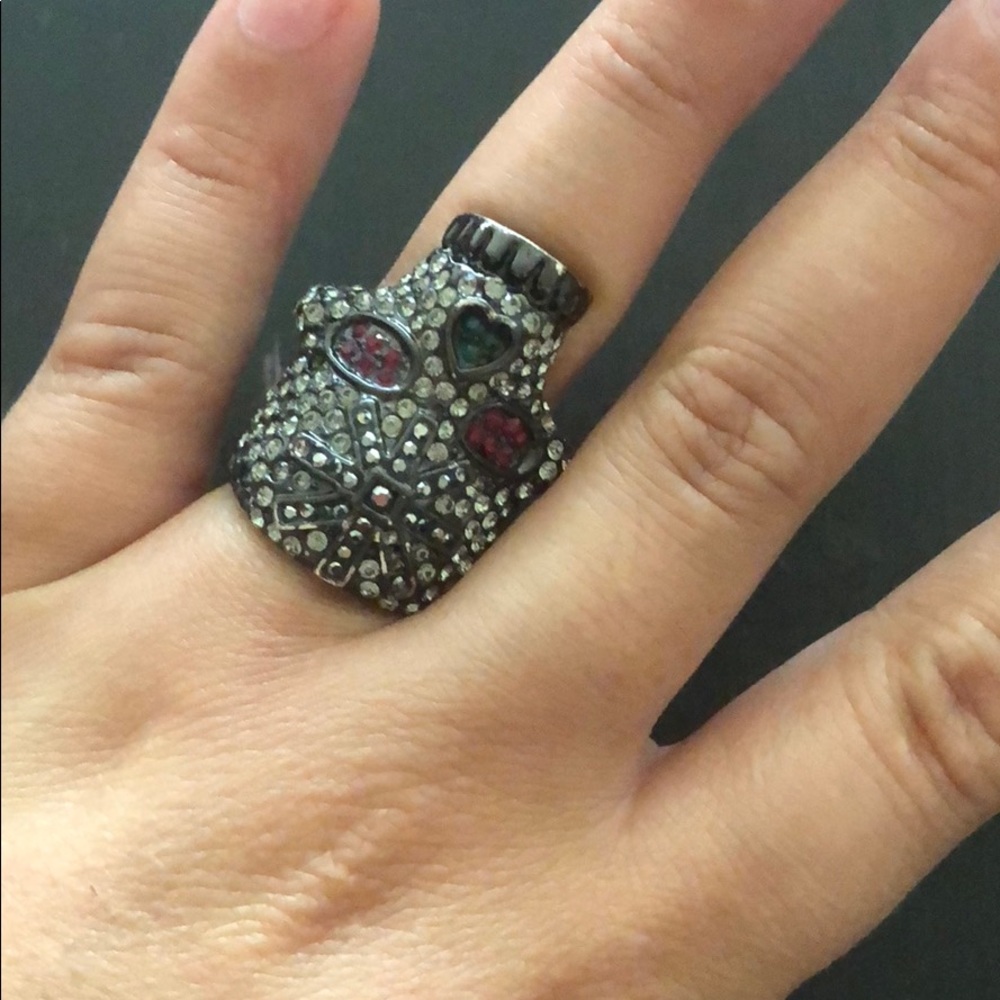 Beautiful botique ring with skeleton red/blk/green